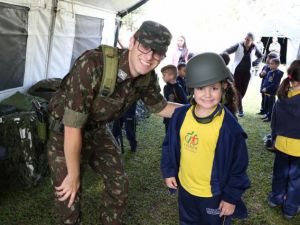 visita escolas - semana do exrcito 28